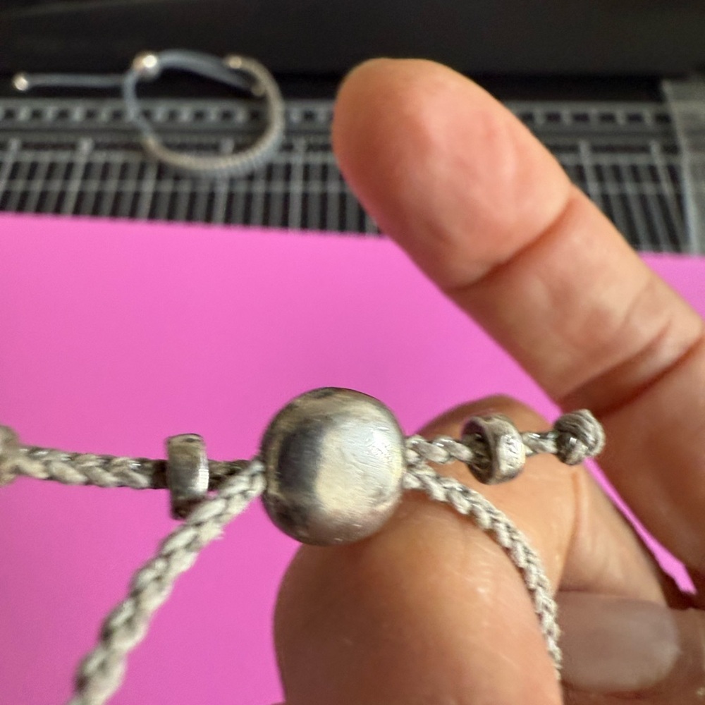 Links of London Pre-Owned Light Gray and Silver Friendship Bracelet. - Picture 3 of 4